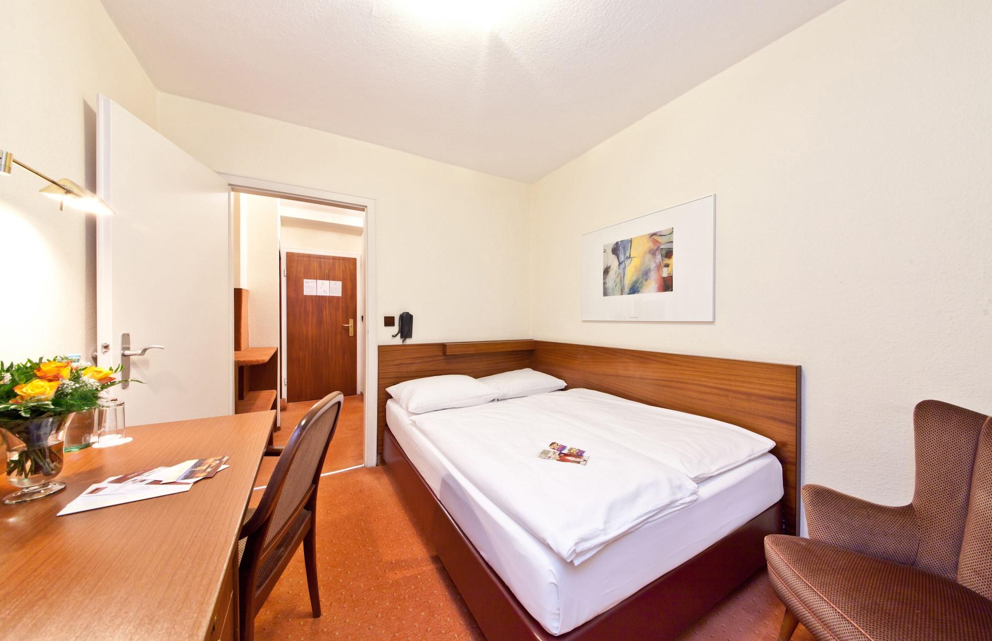 Plaza Inn Rieker Stuttgart Hauptbahnhof Екстериор снимка