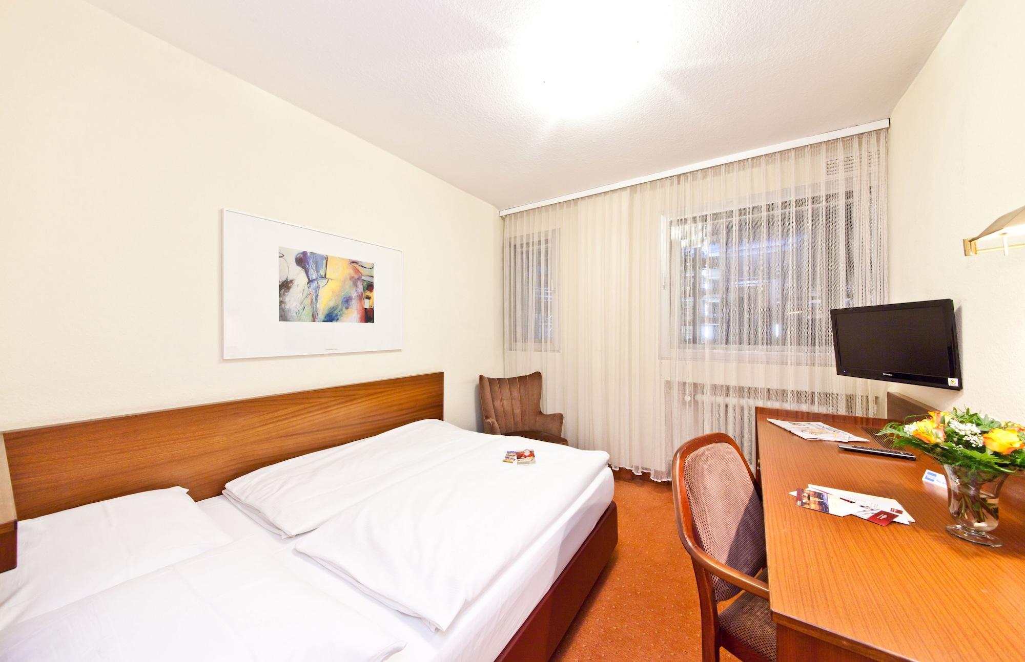 Plaza Inn Rieker Stuttgart Hauptbahnhof Екстериор снимка