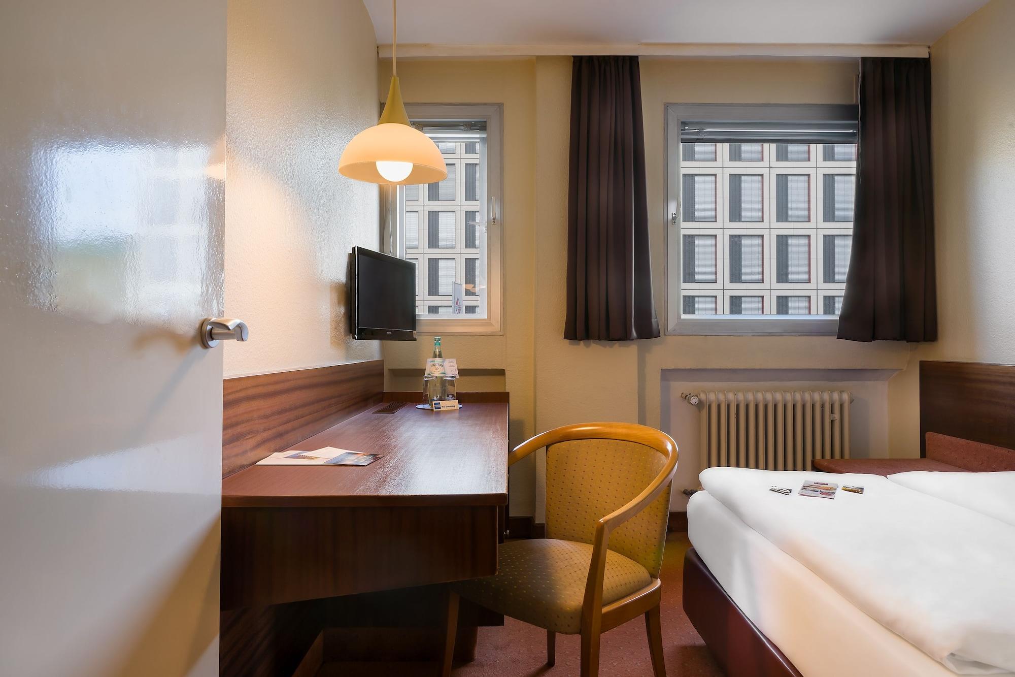 Plaza Inn Rieker Stuttgart Hauptbahnhof Екстериор снимка