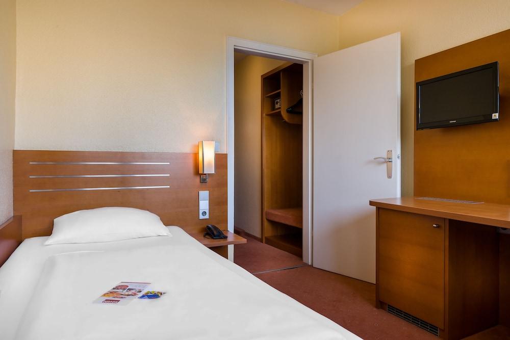 Plaza Inn Rieker Stuttgart Hauptbahnhof Екстериор снимка