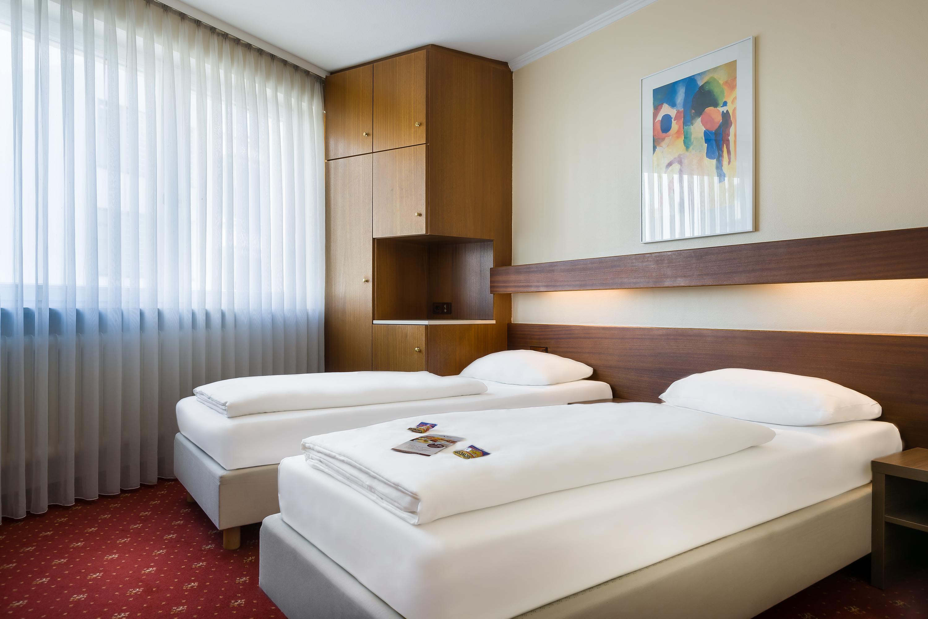 Plaza Inn Rieker Stuttgart Hauptbahnhof Екстериор снимка