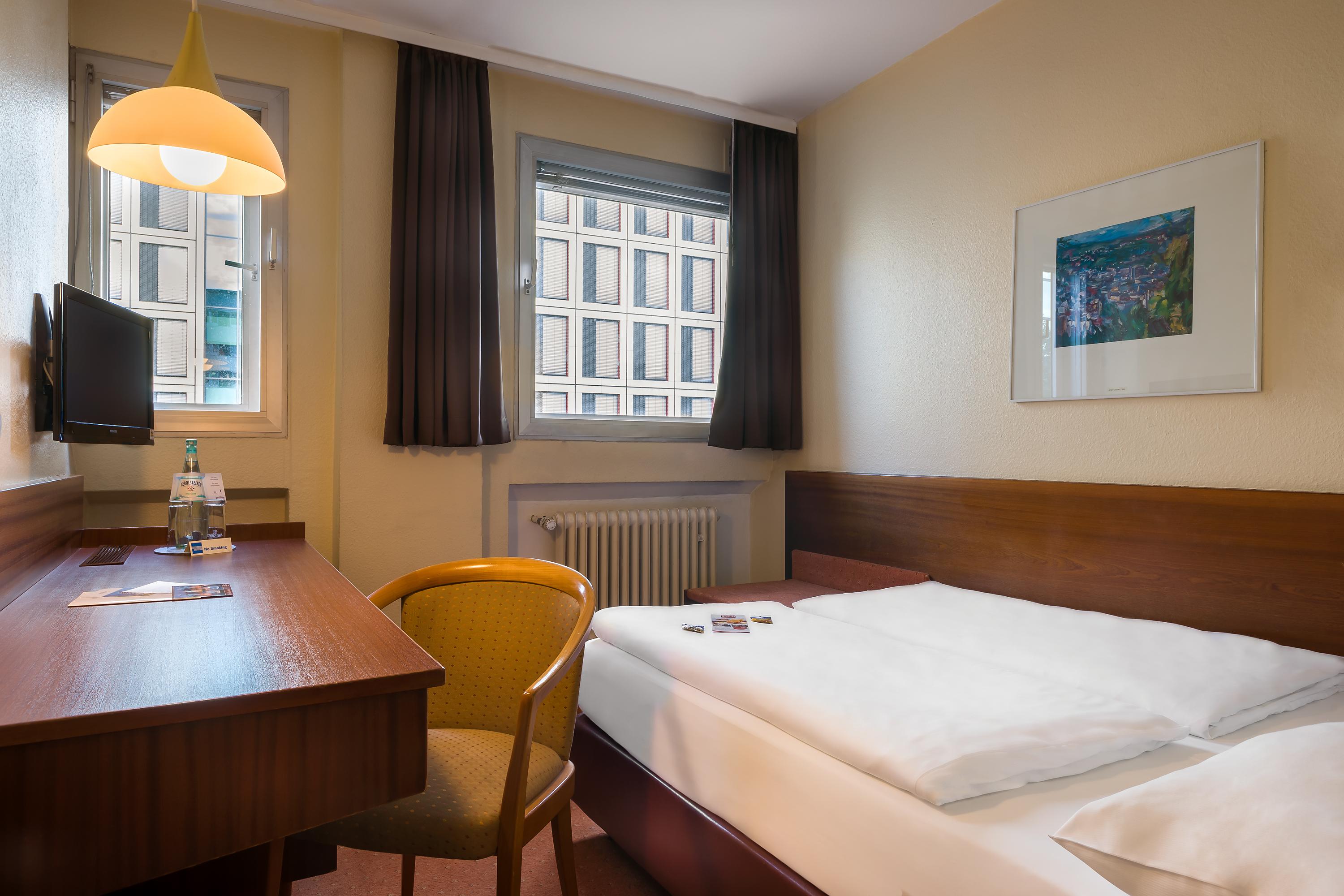 Plaza Inn Rieker Stuttgart Hauptbahnhof Екстериор снимка