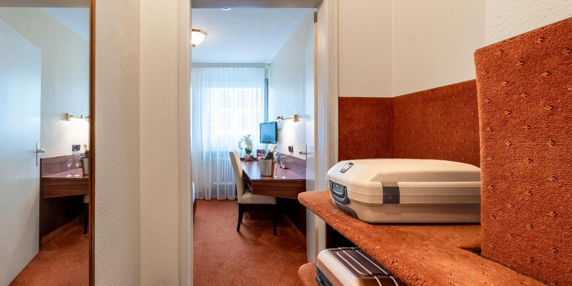 Plaza Inn Rieker Stuttgart Hauptbahnhof Екстериор снимка