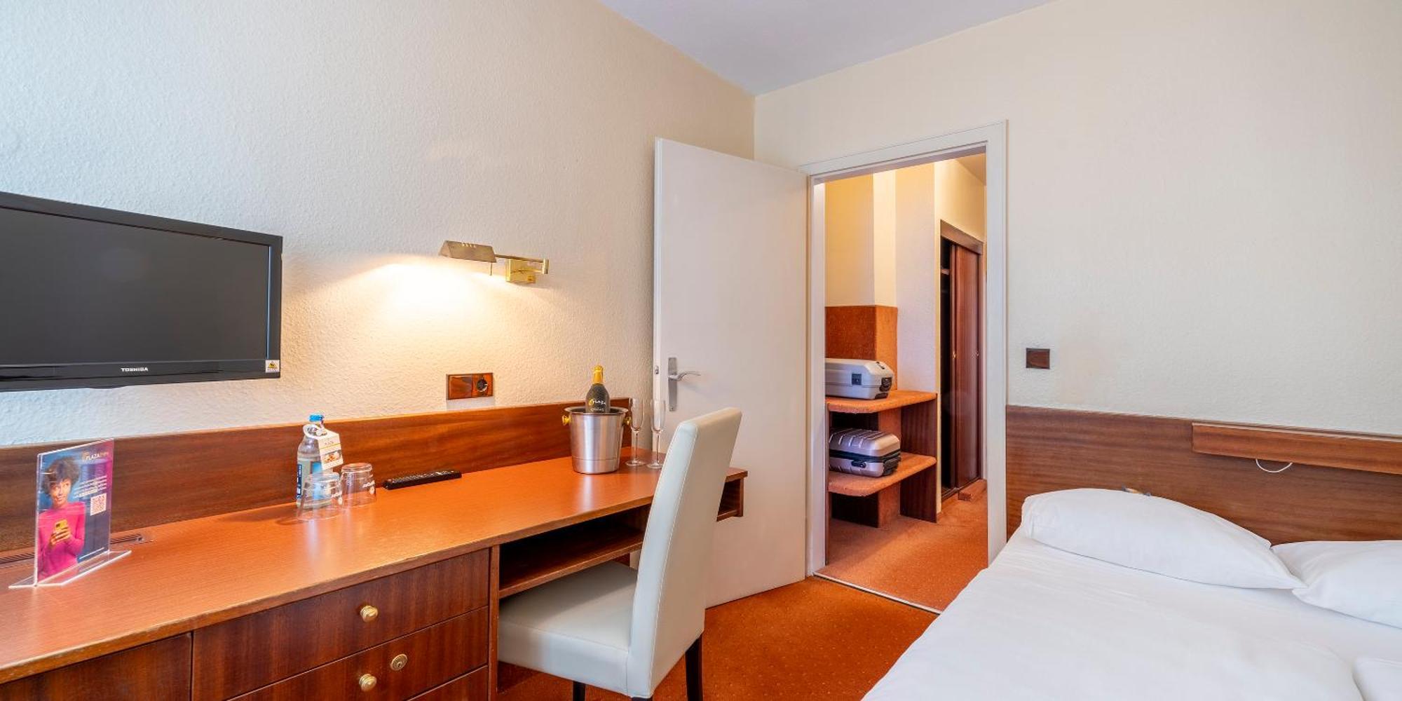 Plaza Inn Rieker Stuttgart Hauptbahnhof Екстериор снимка