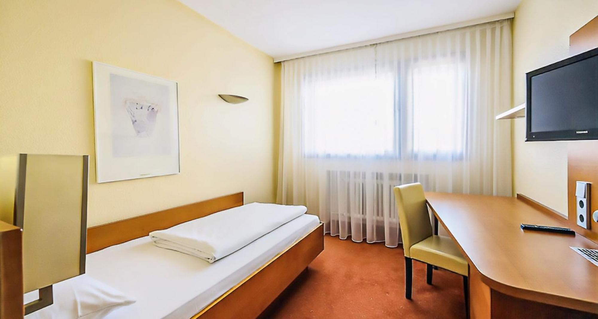 Plaza Inn Rieker Stuttgart Hauptbahnhof Екстериор снимка