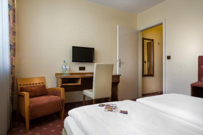 Plaza Inn Rieker Stuttgart Hauptbahnhof Екстериор снимка